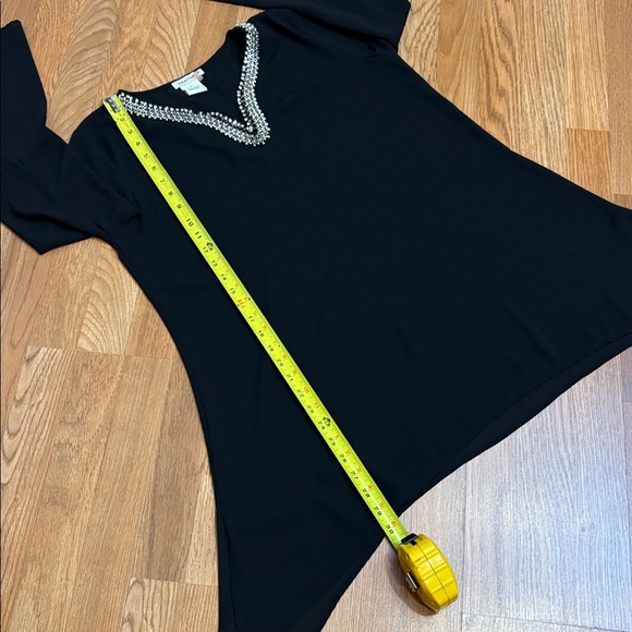 Vantarsi elegant black semi-sheer long bell sleeve blouse. Size XL. - Picture 16 of 17